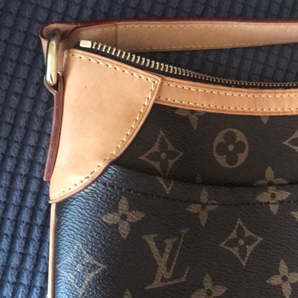 Louis Vuitton - Picture 7 of 8